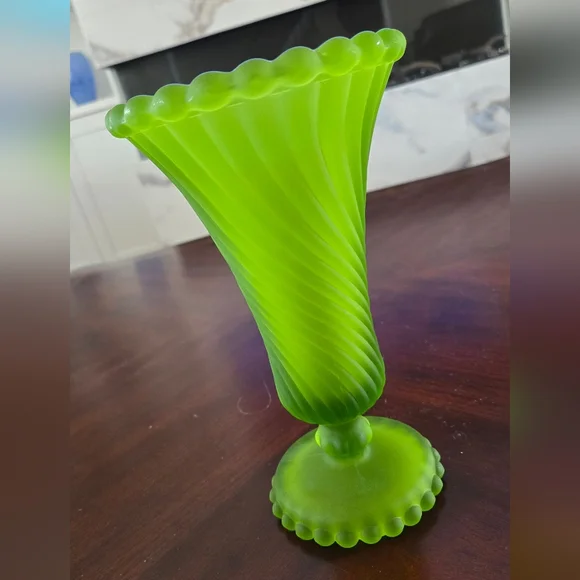 Vintage Glass Vase - Picture 5 of 12